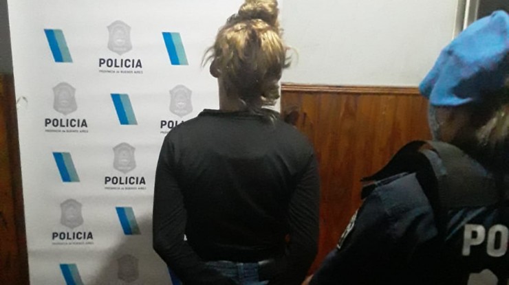 Pareja robaba celulares, detuvieron a la mujer